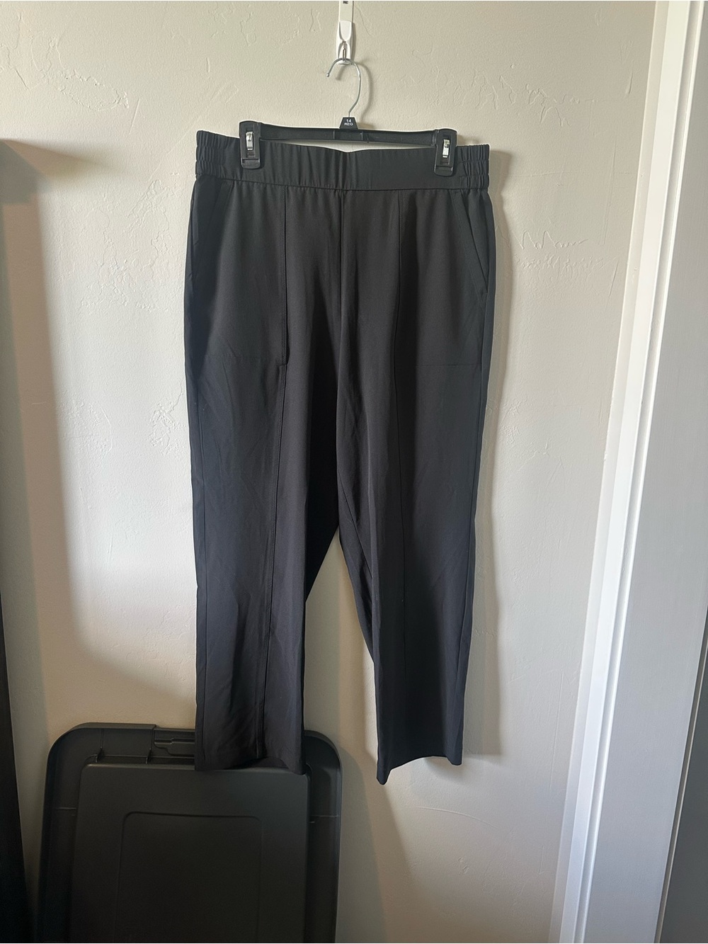 Lou & Grey Black Pull-On Women’s Jogger Pants